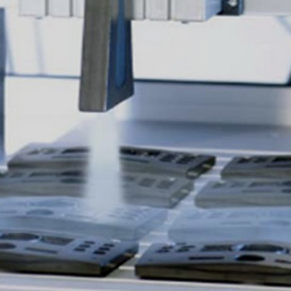 CO₂-Schnee-Reinigung und Plasmabehandlung: Synergie für perfekte Oberflächen